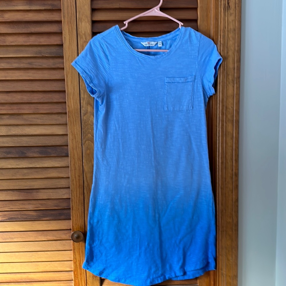Vineyard Vines short sleeve dress. Blue ombré.